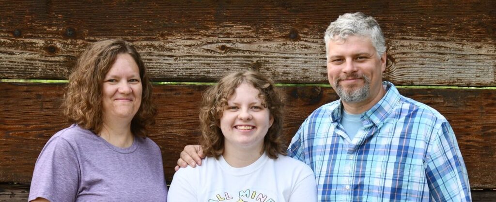 Trey Murray with his wife and daughter